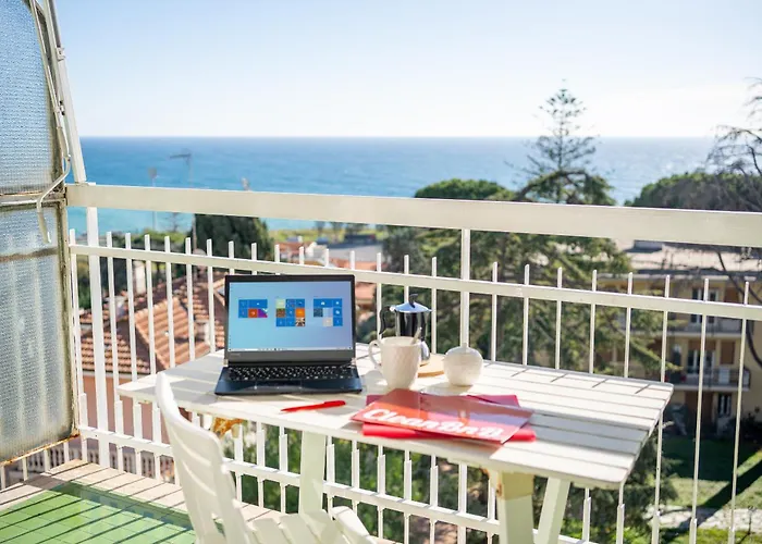 Guesthost - Seaview Terrace Mini Flat Apartment *