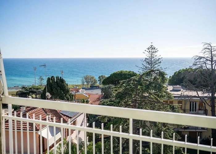 Guesthost - Seaview Terrace Mini Flat Apartment Sanremo