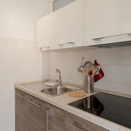 Guesthost - Seaview Terrace Mini Flat