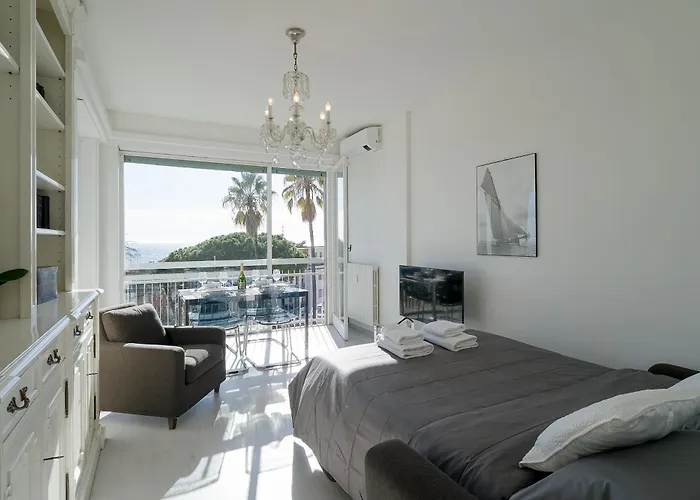 Guesthost - Seaview Terrace Mini Flat * Sanremo