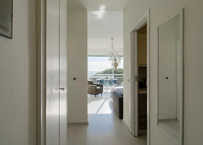 Guesthost - Seaview Terrace Mini Flat *