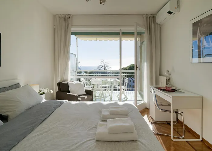 Guesthost - Seaview Terrace Mini Flat Daire